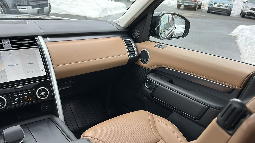 Certified 2025 Land Rover Discovery Metropolitan Edition image 24
