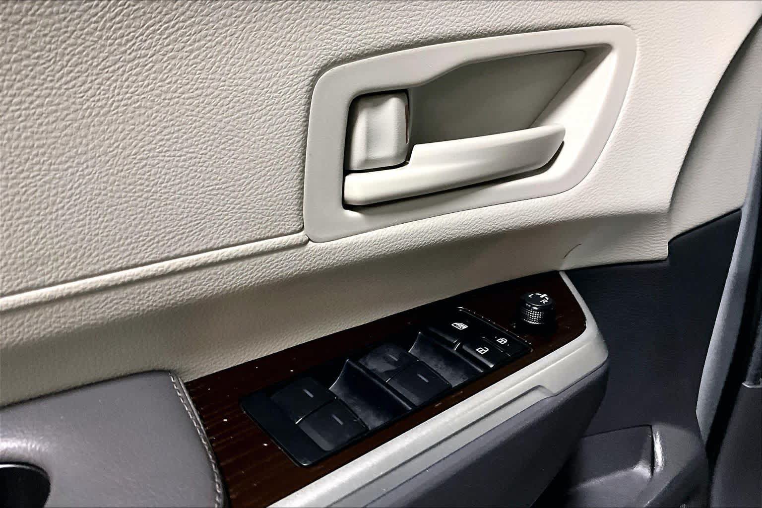 Used 2024 Toyota Sienna LE FWD image 31