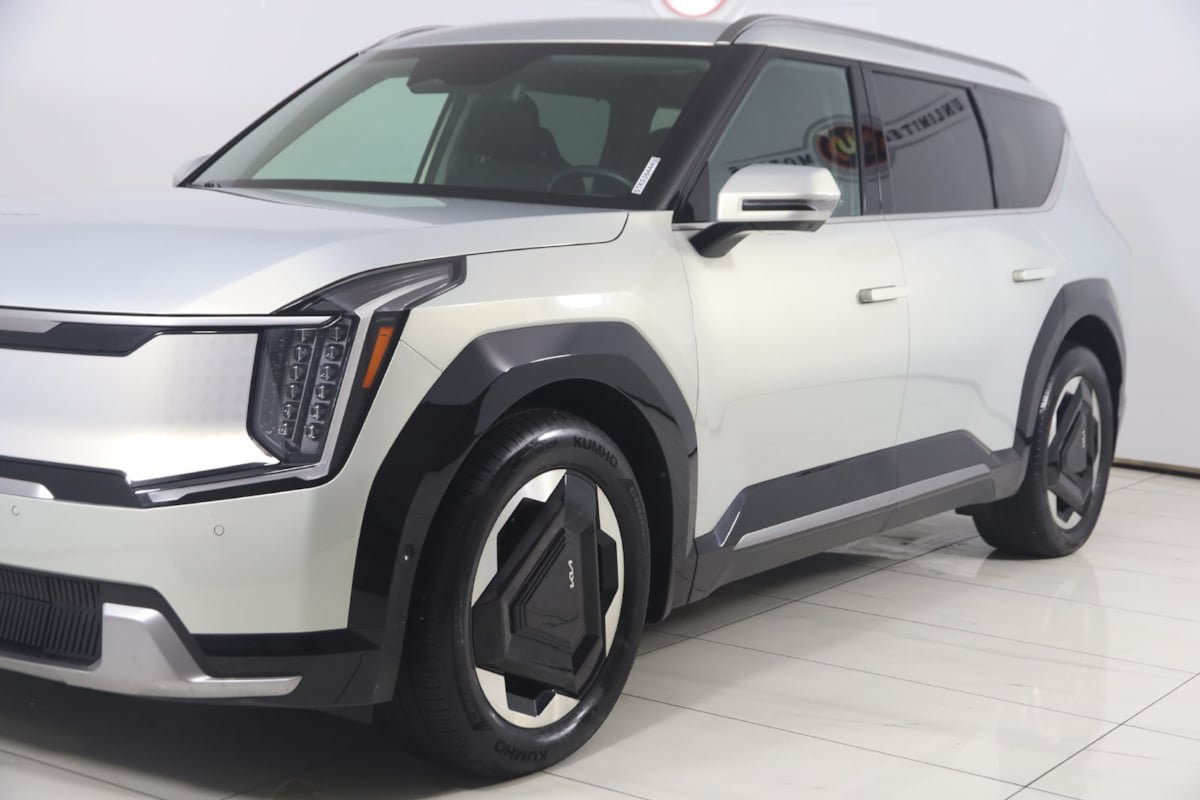 Used 2024 Kia EV9 Land AWD/4WD image 52