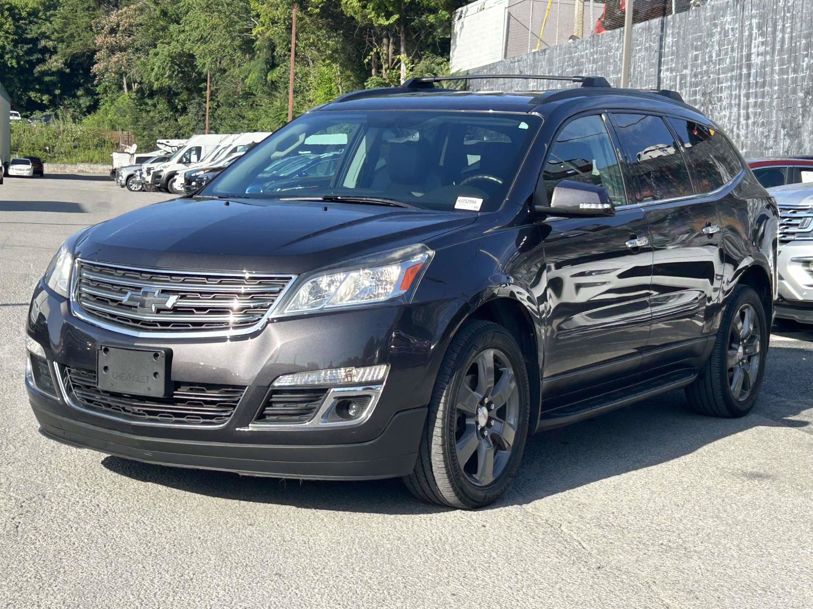 Used 2017 Chevrolet Traverse LT AWD/4WD image 3