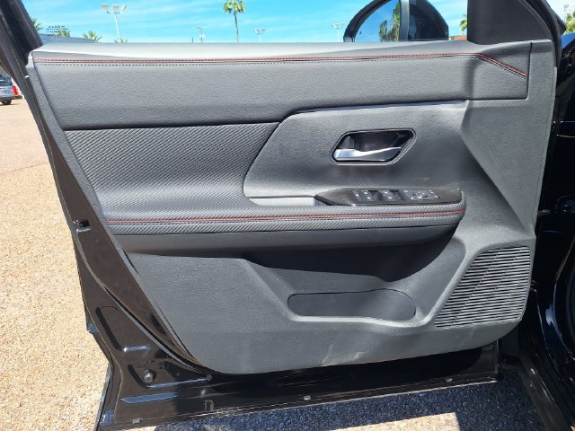 New 2026 Nissan Kicks SR AWD/4WD image 10