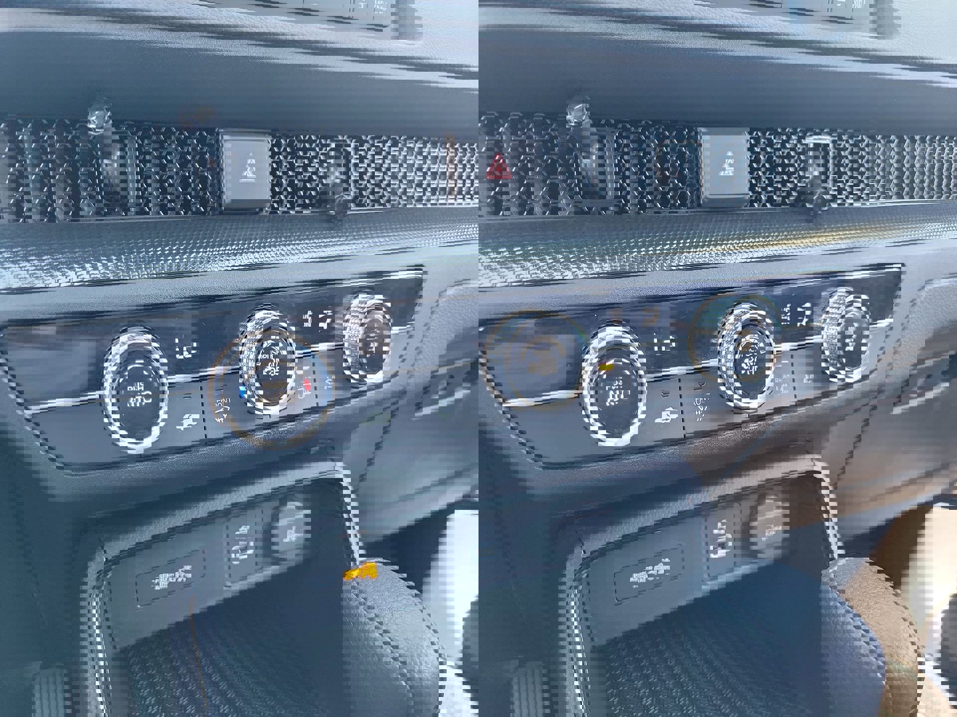 Used 2025 Honda CR-V LX image 26