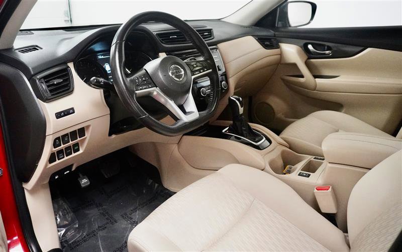 Used 2017 Nissan Rogue SV image 12