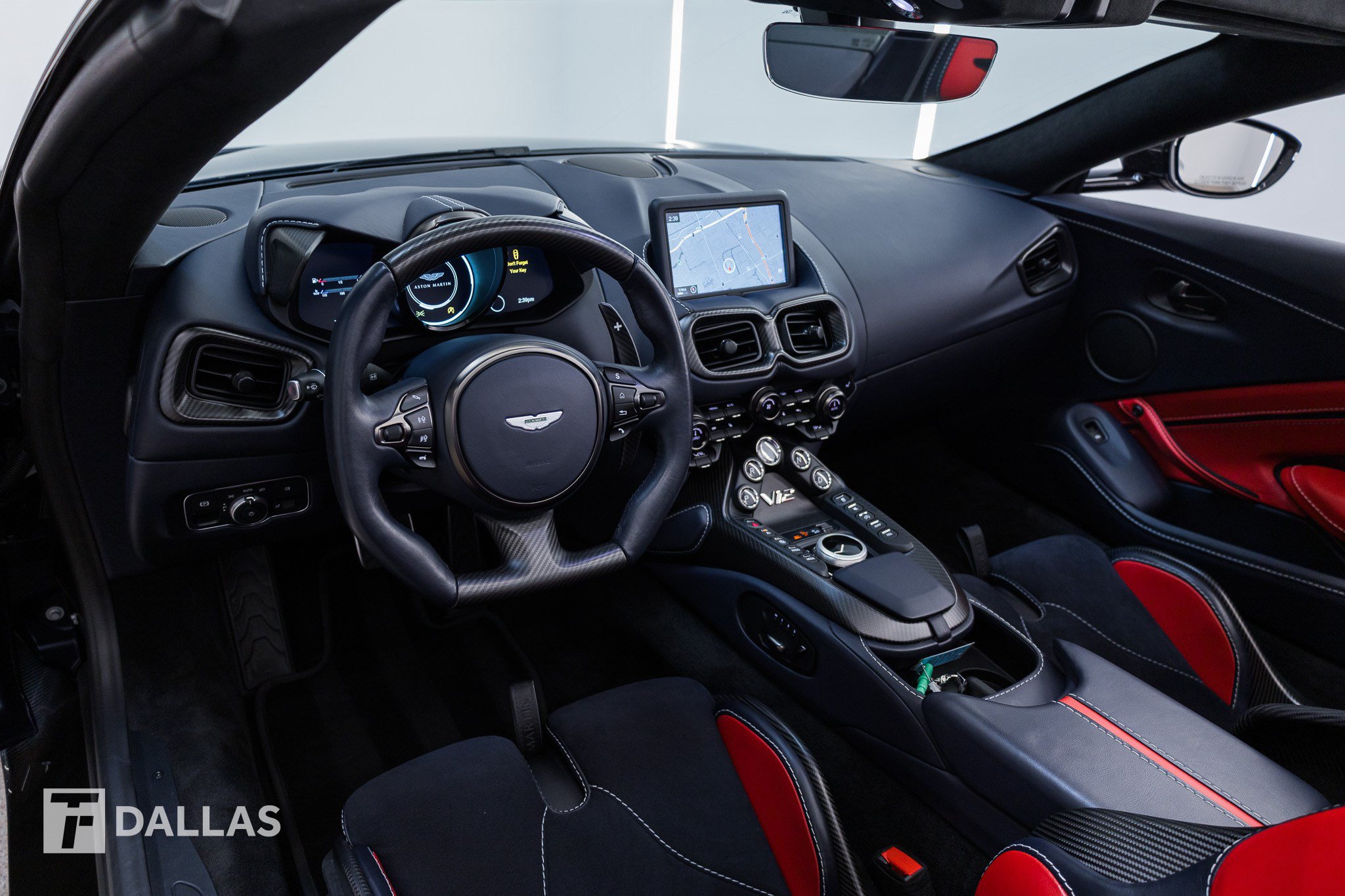 Used 2023 Aston Martin V12 Vantage Roadster RWD image 29