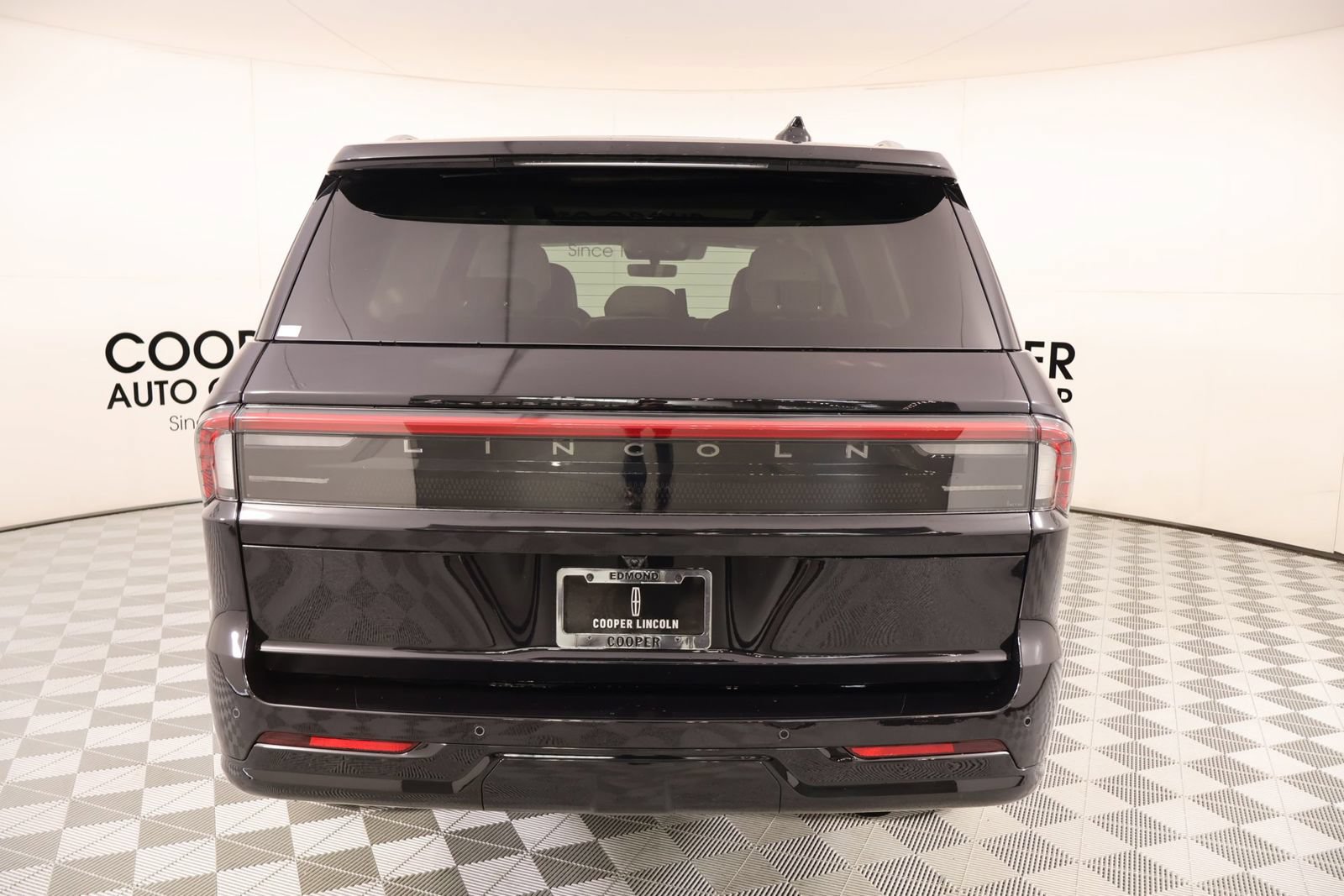 New 2025 Lincoln Navigator Reserve AWD/4WD image 24