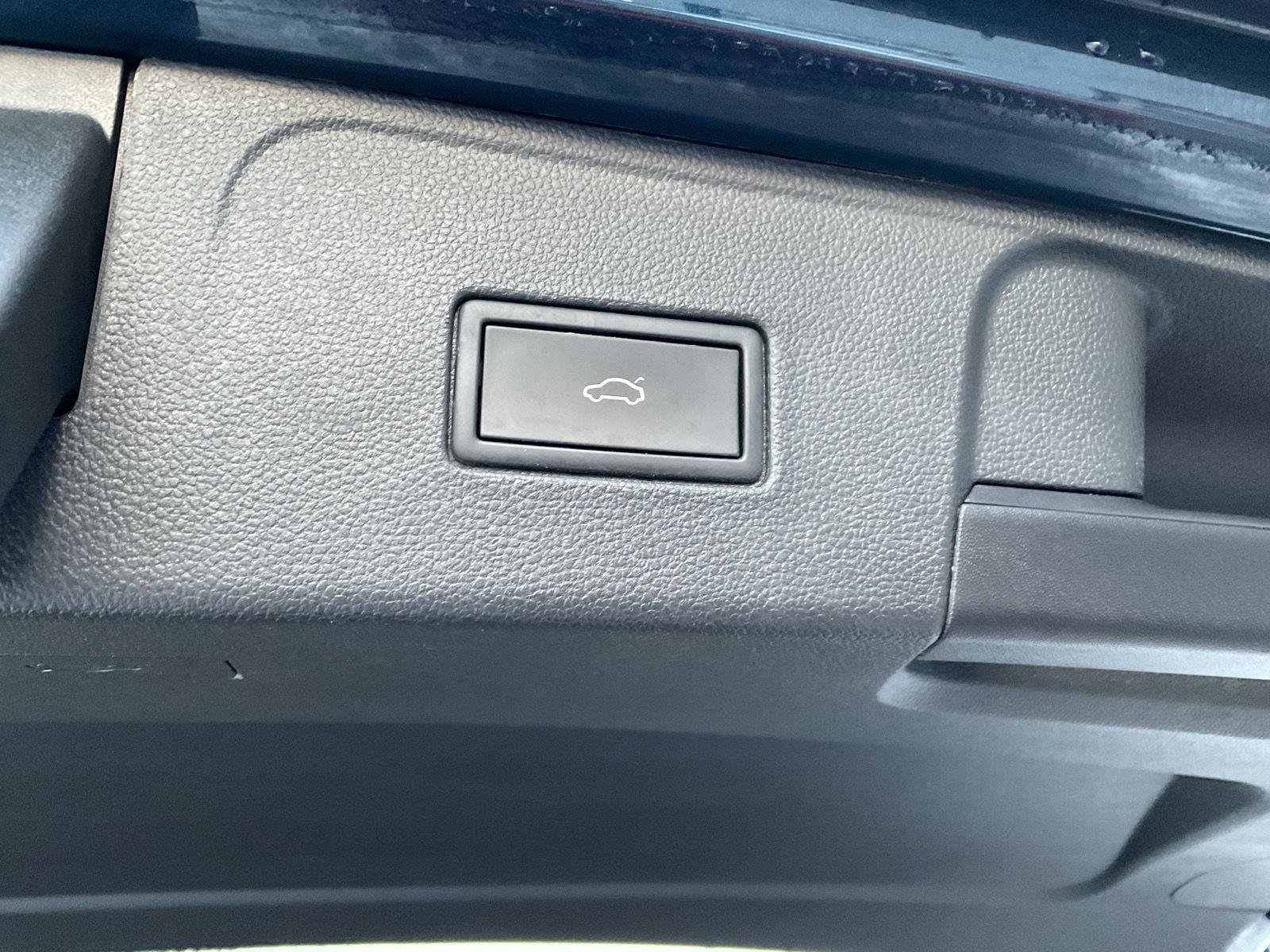 Used 2022 Volkswagen Atlas SEL image 32