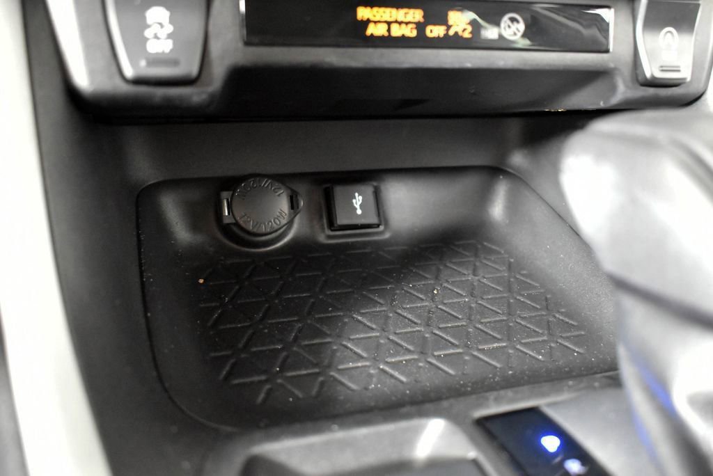 Used 2021 Toyota RAV4 XLE image 33