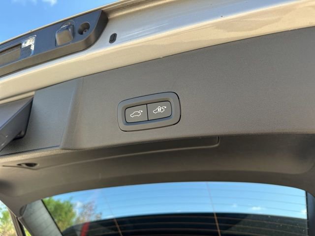 Certified 2025 Volvo XC40 B5 Core image 36