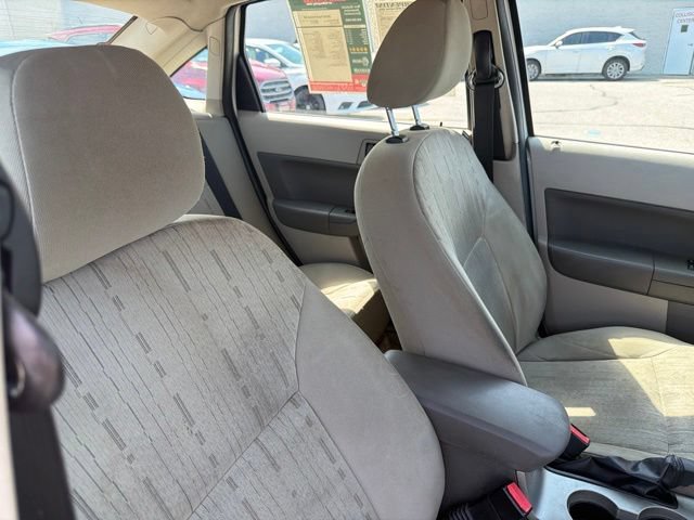 Used 2010 Ford Focus SE FWD image 19