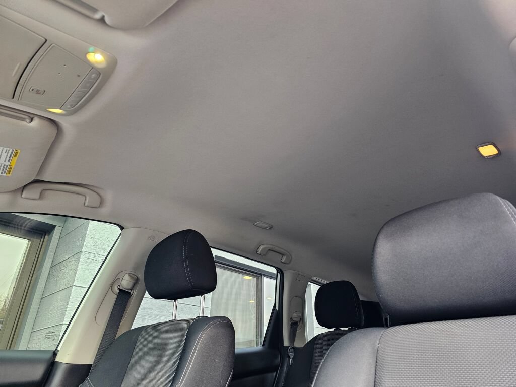 Used 2018 Nissan Pathfinder SV image 26