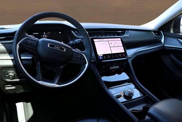 Used 2024 Jeep Grand Cherokee Limited image 14