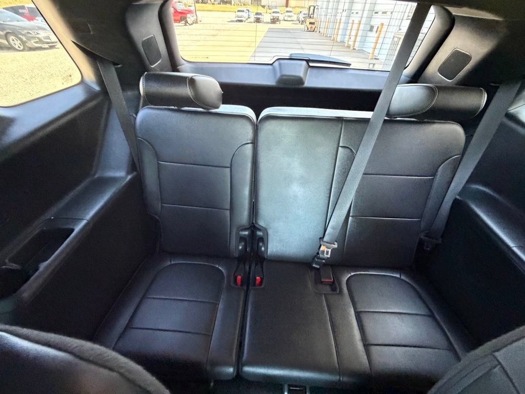 Used 2023 Chevrolet Traverse LT FWD image 28