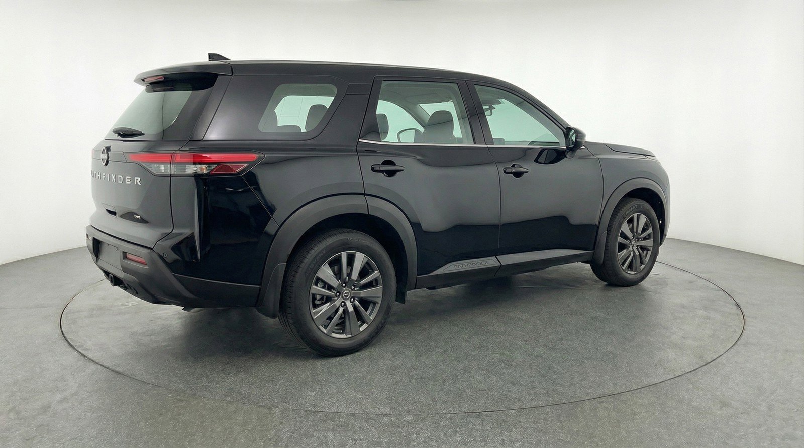 Used 2025 Nissan Pathfinder SV image 9