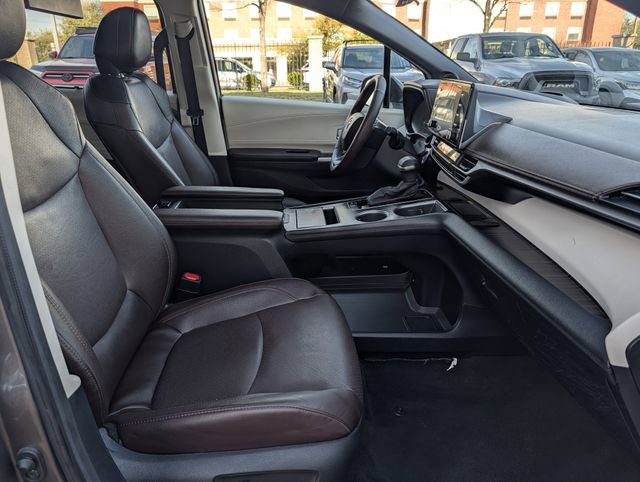 Used 2023 Toyota Sienna Platinum image 35