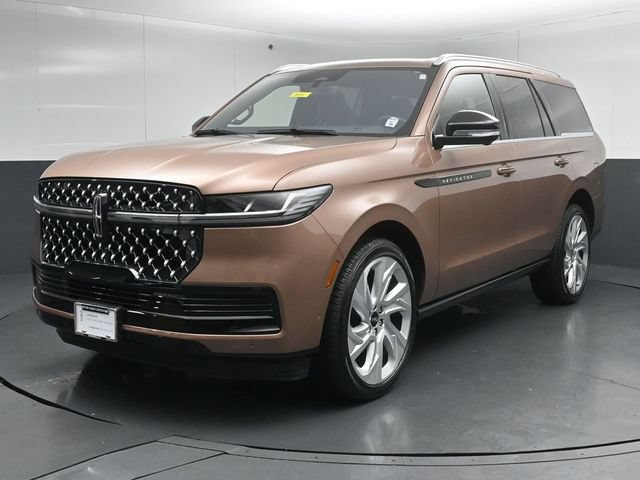 Certified 2025 Lincoln Navigator Black Label AWD/4WD image 3
