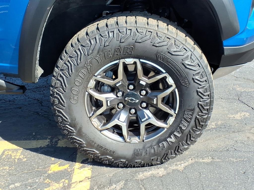 Used 2024 Chevrolet Colorado ZR2 w/ ZR2 Convenience Package III AWD/4WD image 9