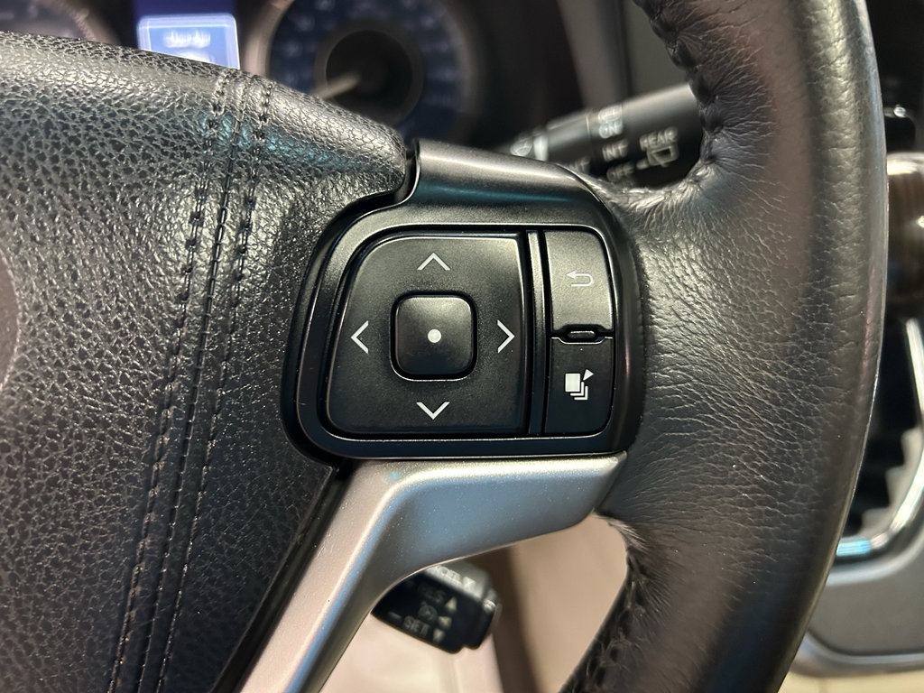Used 2017 Toyota Sienna XLE w/ XLE Navigation Package FWD image 12