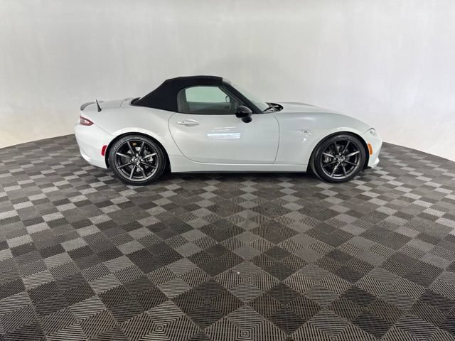 Used 2016 MAZDA MX-5 Miata Club RWD image 4