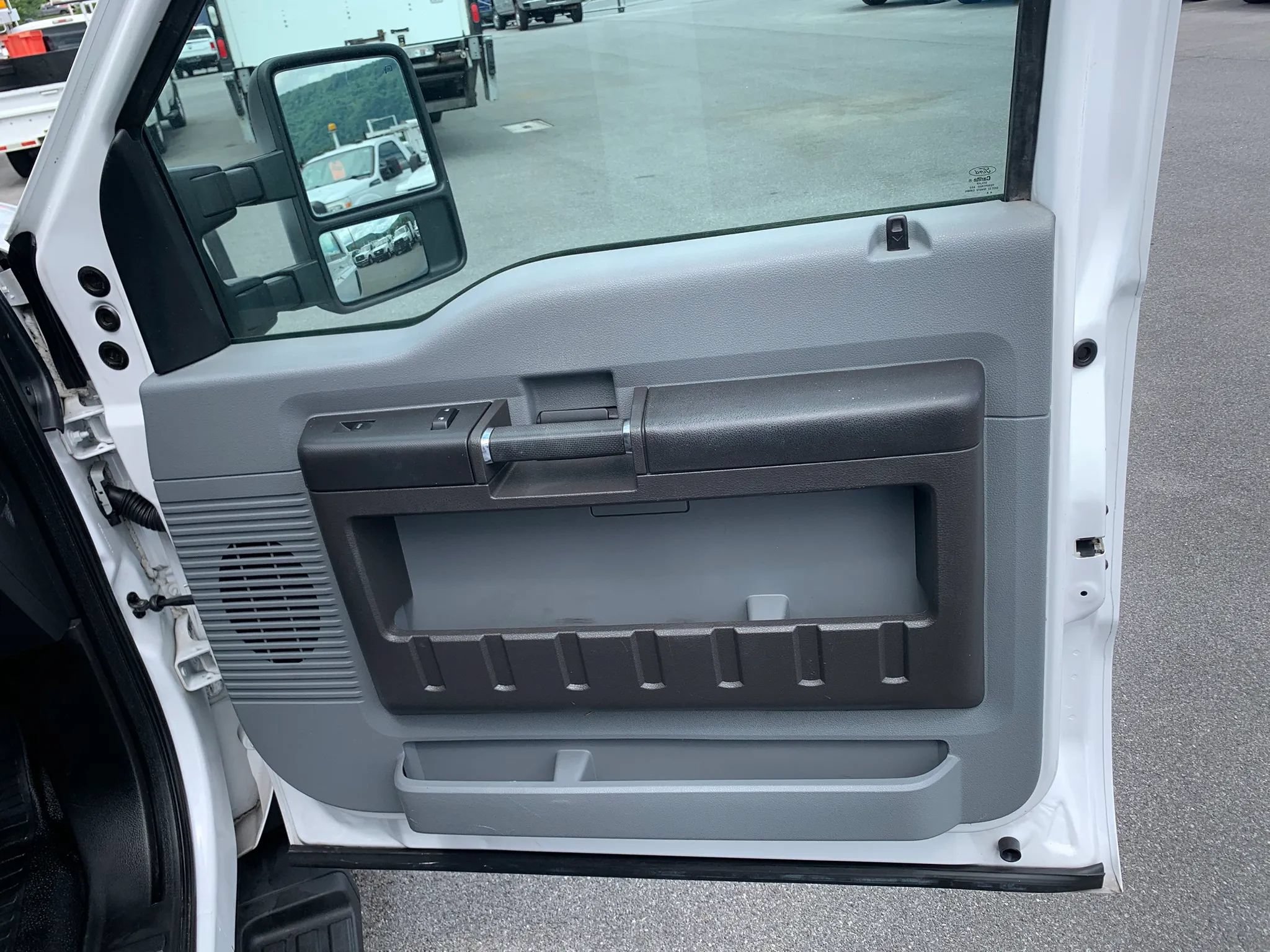 Used 2014 Ford F550 4x4 Regular Cab Super Duty image 22