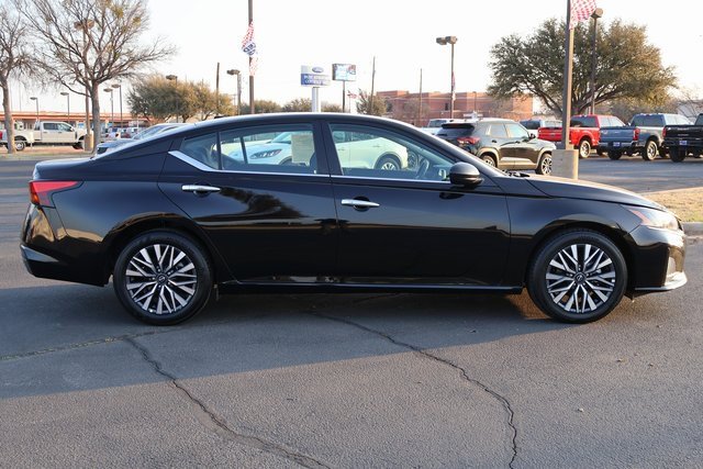 Used 2025 Nissan Altima 2.5 SV image 10