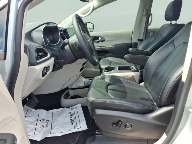 Used 2024 Chrysler Pacifica Select image 20