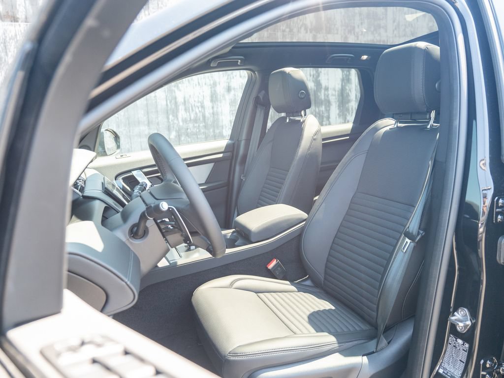 New 2026 Land Rover Discovery Sport Landmark AWD/4WD image 19