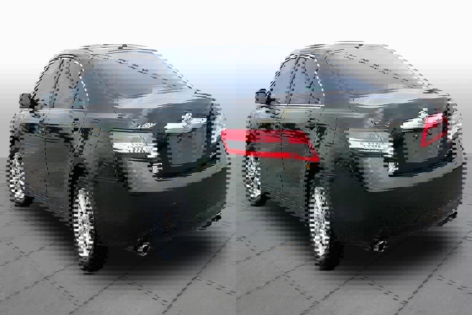 Used 2011 Toyota Camry XLE w/ XLE Extra-Value Pkg #1 FWD image 11