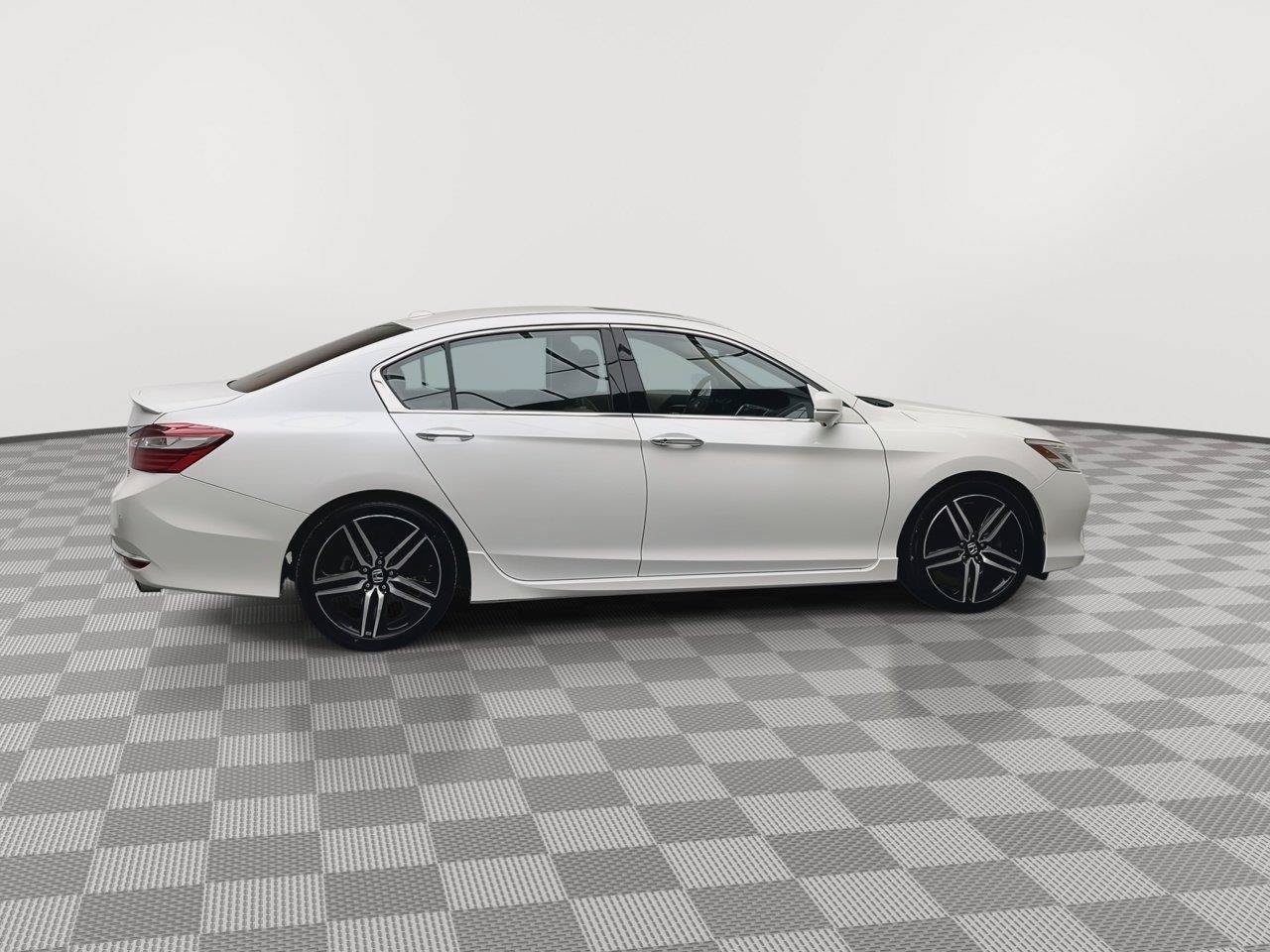 Used 2017 Honda Accord Touring image 38