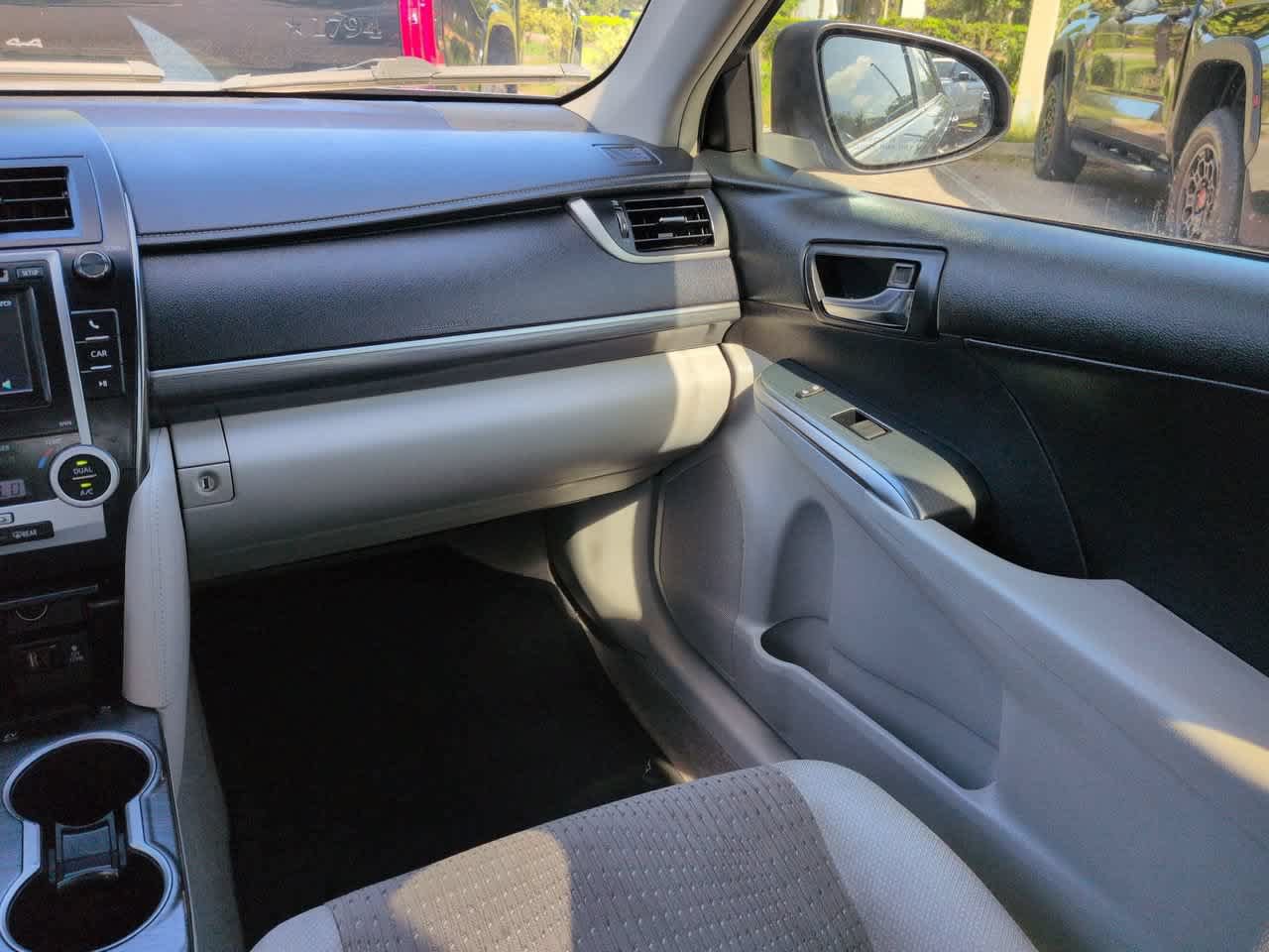 Used 2014 Toyota Camry LE FWD image 16