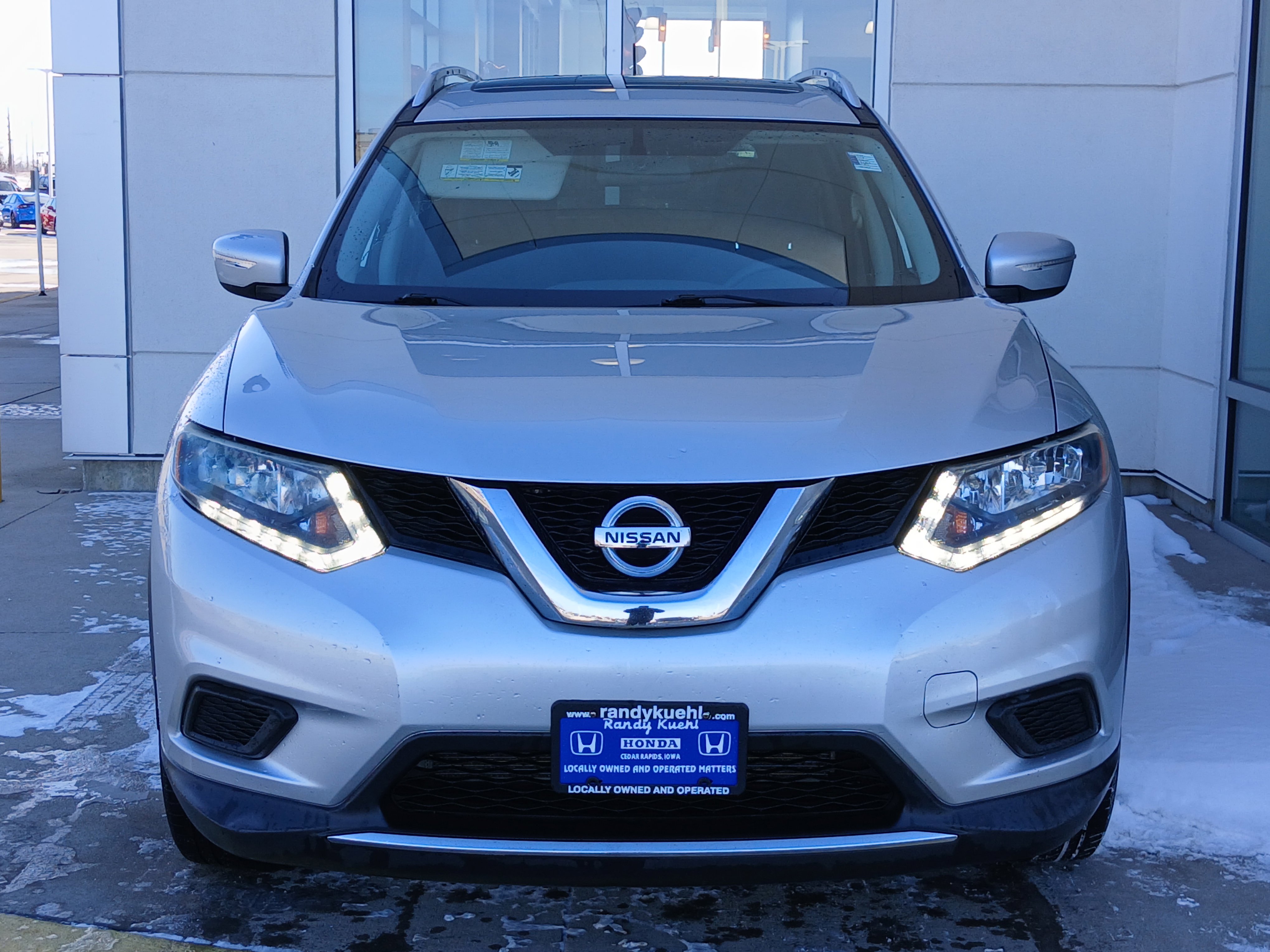 Used 2015 Nissan Rogue SV w/ SV Moonroof Package image 4