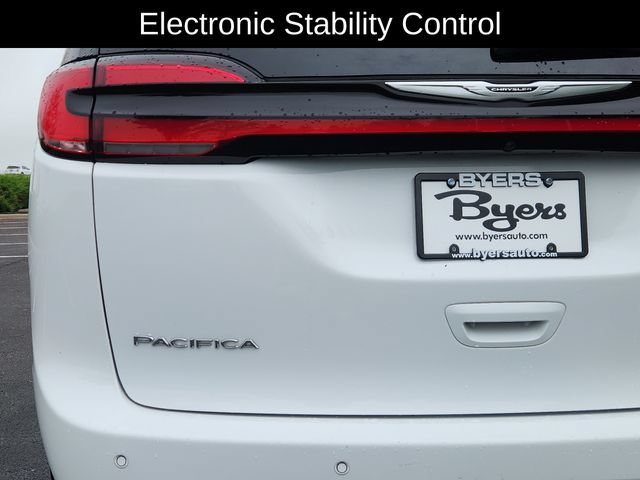 Used 2025 Chrysler Pacifica Select FWD image 14