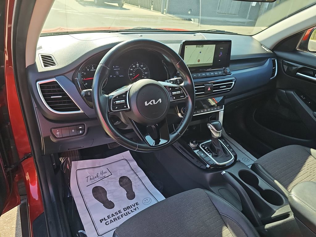 Used 2022 Kia Seltos Nightfall Edition image 19