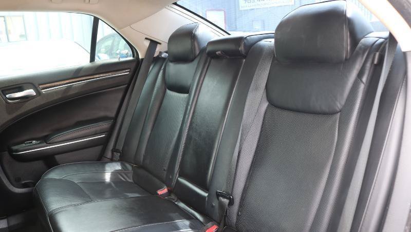 Used 2017 Chrysler 300 C RWD image 19