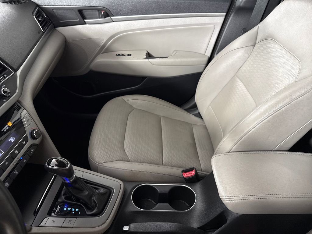 Used 2017 Hyundai Elantra Limited image 18