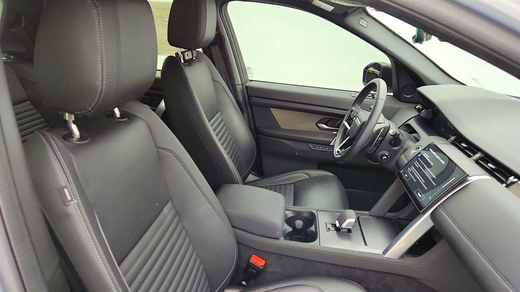 Used 2025 Land Rover Discovery Sport Dynamic SE image 26