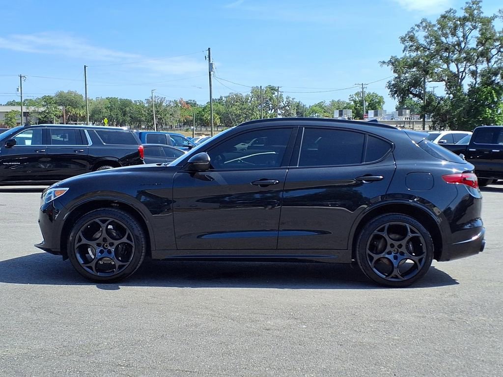 Used 2023 Alfa Romeo Stelvio Estrema AWD/4WD image 4