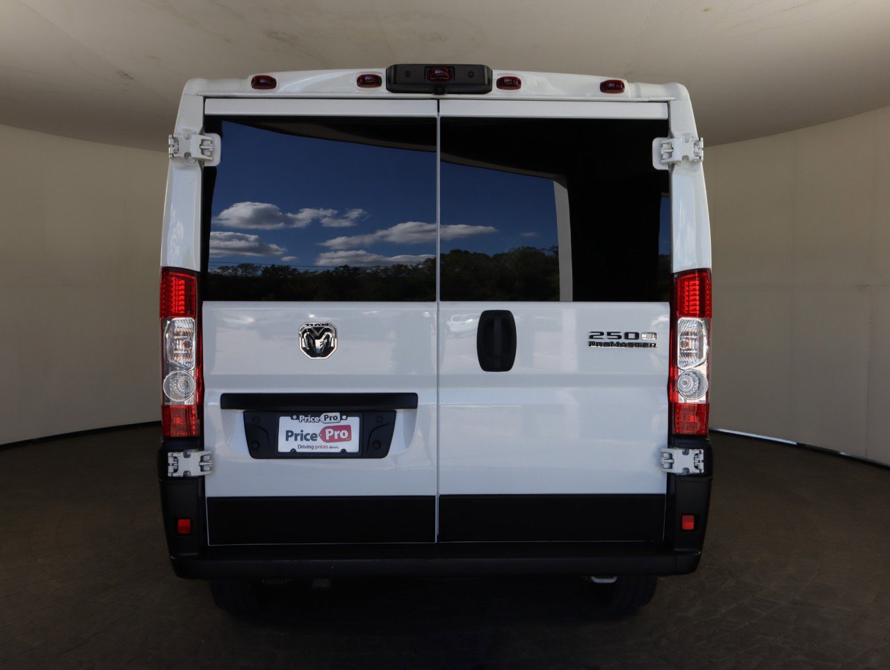 Used 2023 RAM ProMaster 2500 image 7