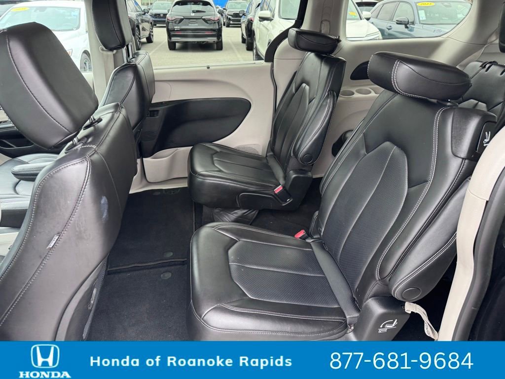 Used 2023 Chrysler Pacifica Touring-L image 30