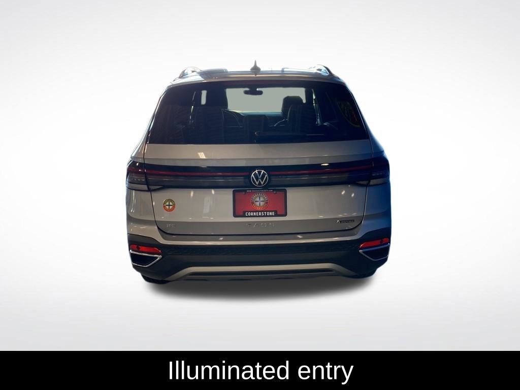 Used 2025 Volkswagen Taos SE AWD/4WD image 18