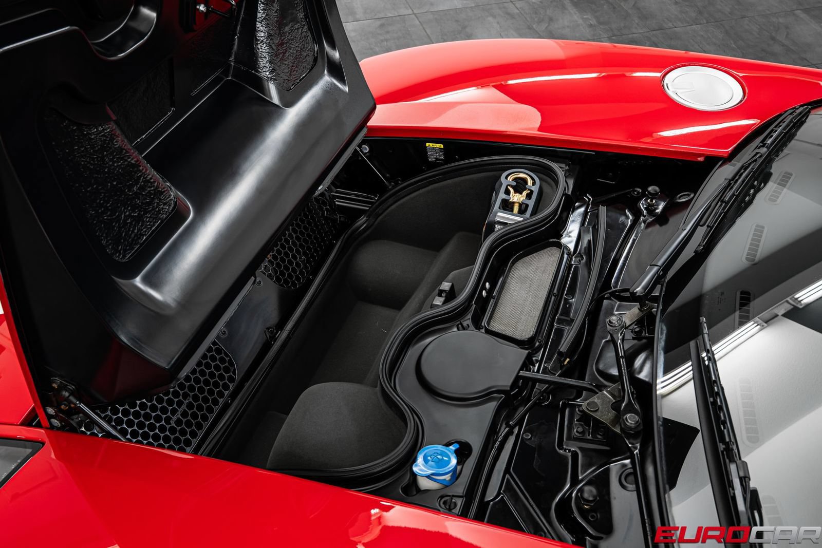 Used 2005 Ford GT RWD image 10