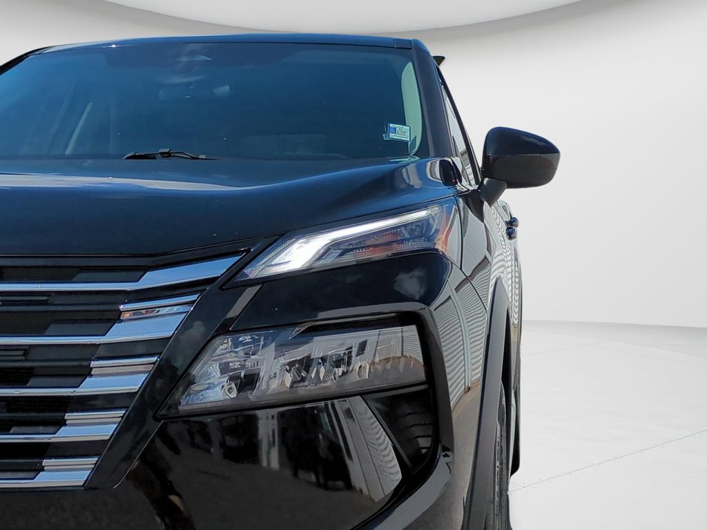 Certified 2025 Nissan Rogue SV FWD image 25
