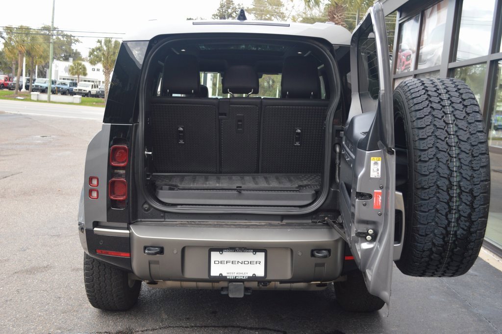 Used 2024 Land Rover Defender 90 X-Dynamic SE image 38