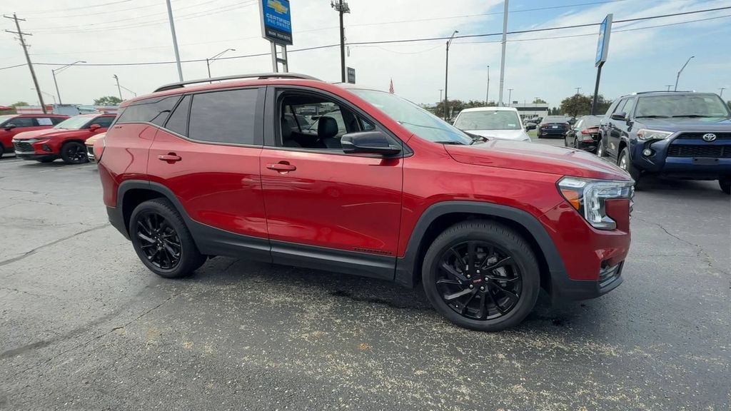 Used 2023 GMC Terrain SLT w/ Elevation Edition FWD image 2