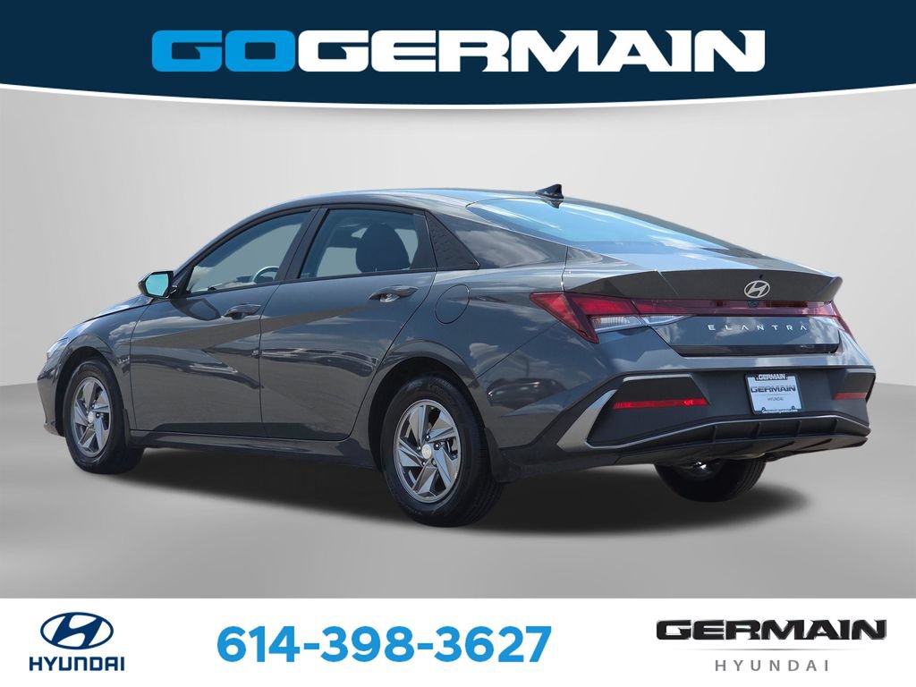 Used 2025 Hyundai Elantra SE FWD image 10