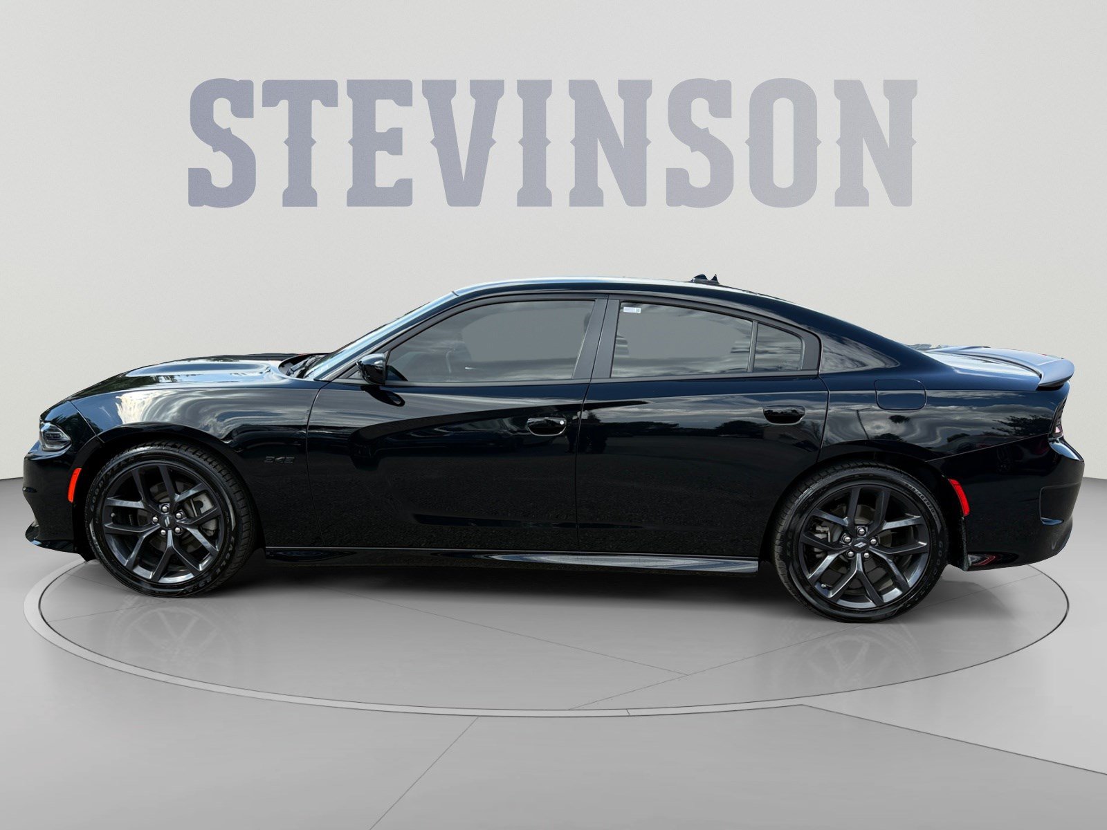 Used 2023 Dodge Charger R/T w/ Blacktop Package RWD image 2