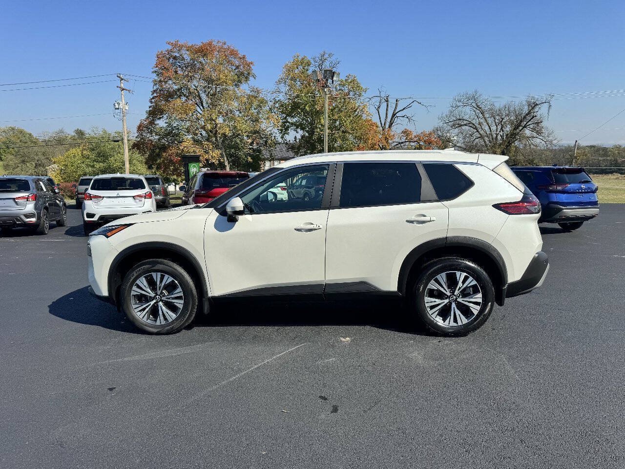 Used 2023 Nissan Rogue SV w/ SV Premium B Package AWD/4WD image 3
