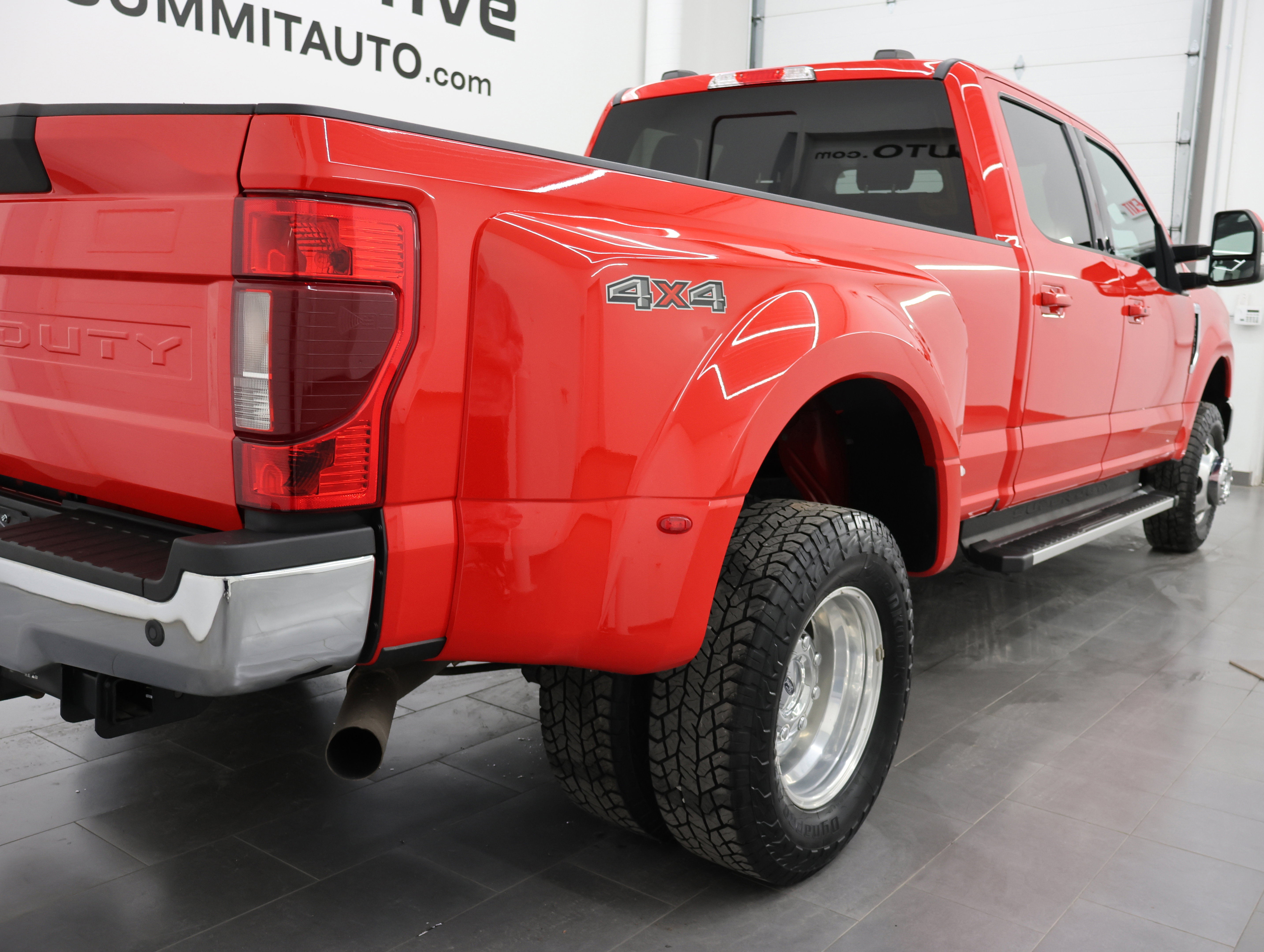 Used 2022 Ford F350 Lariat w/ Lariat Ultimate Package image 4