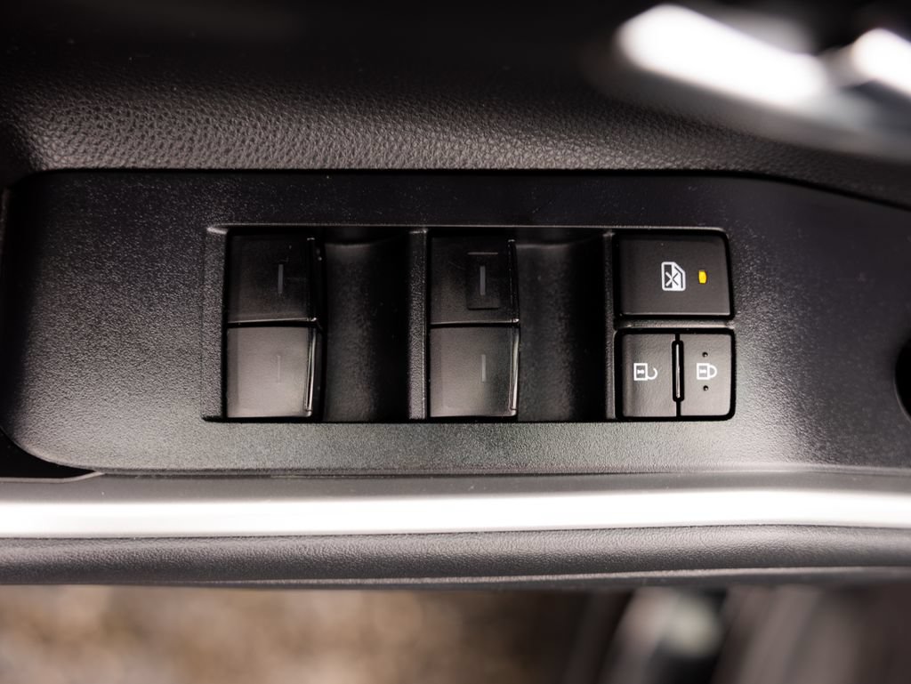 Used 2022 Toyota Highlander XLE AWD/4WD image 28