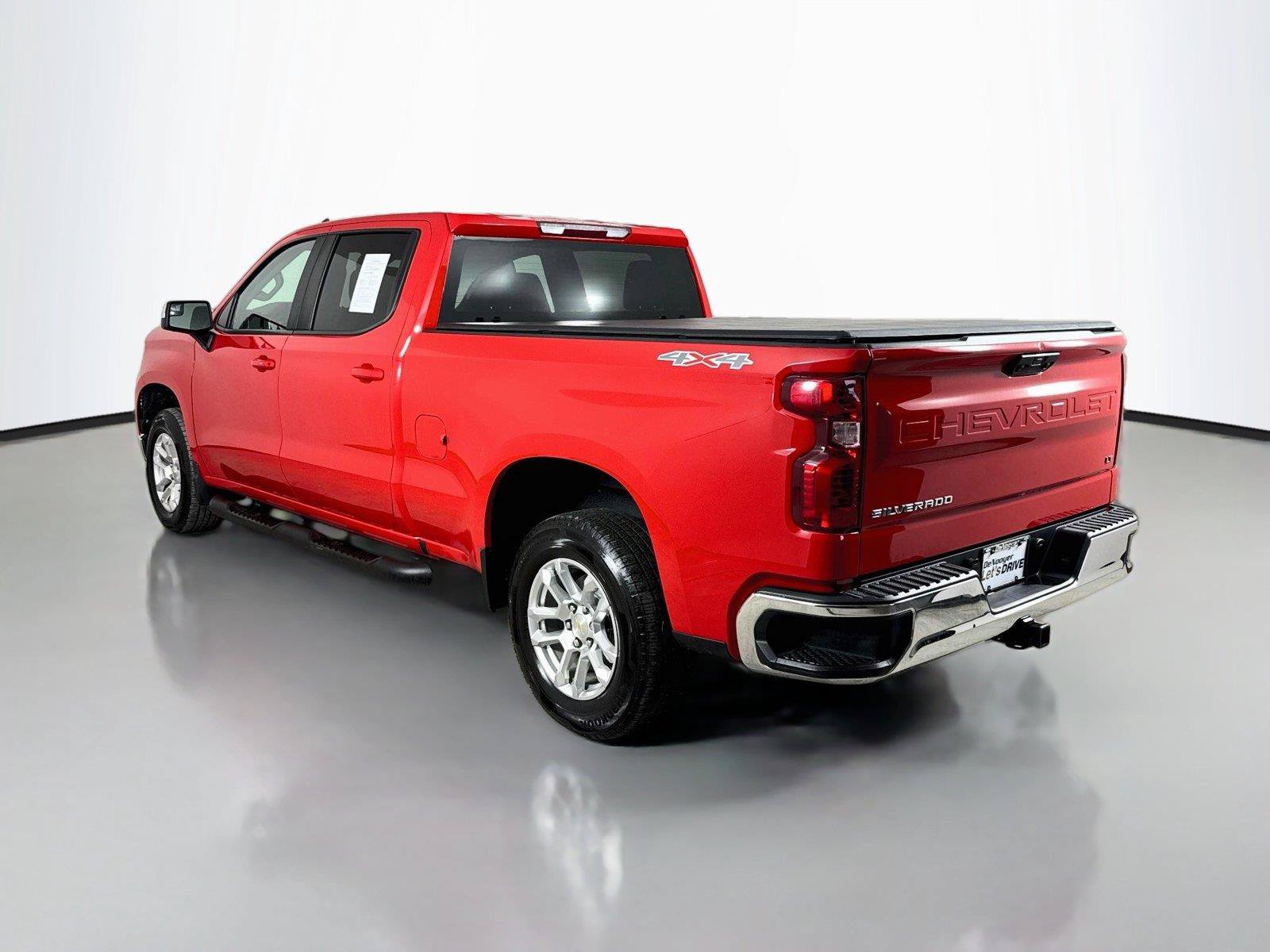Used 2023 Chevrolet Silverado 1500 LT AWD/4WD image 10