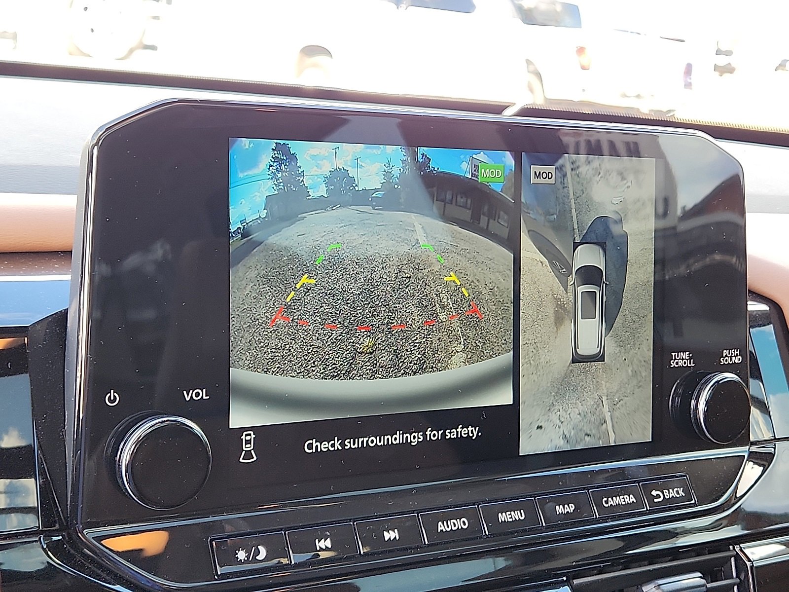 Used 2024 Nissan Pathfinder Platinum image 14